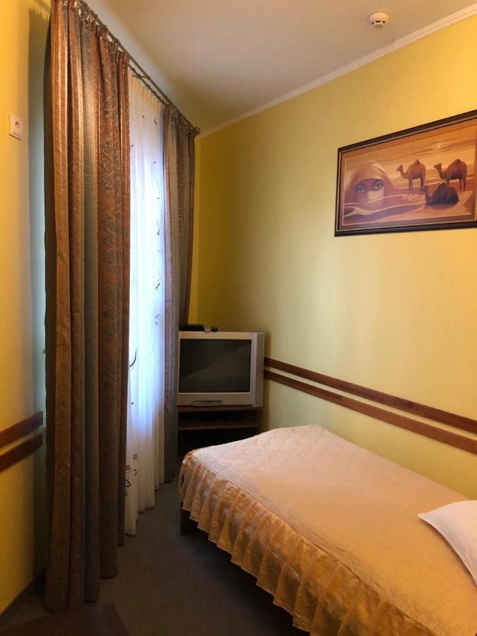 Maestro Otel Ostroh Dış mekan fotoğraf